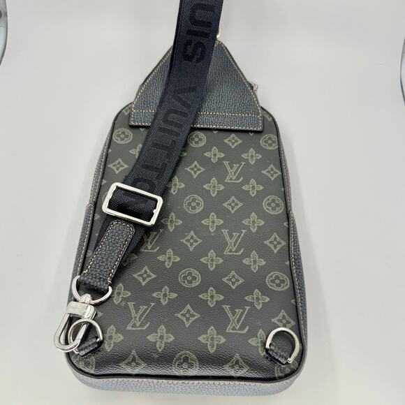 Louis Vuitton Avenue Sling Body Bag - Picture 4 of 5